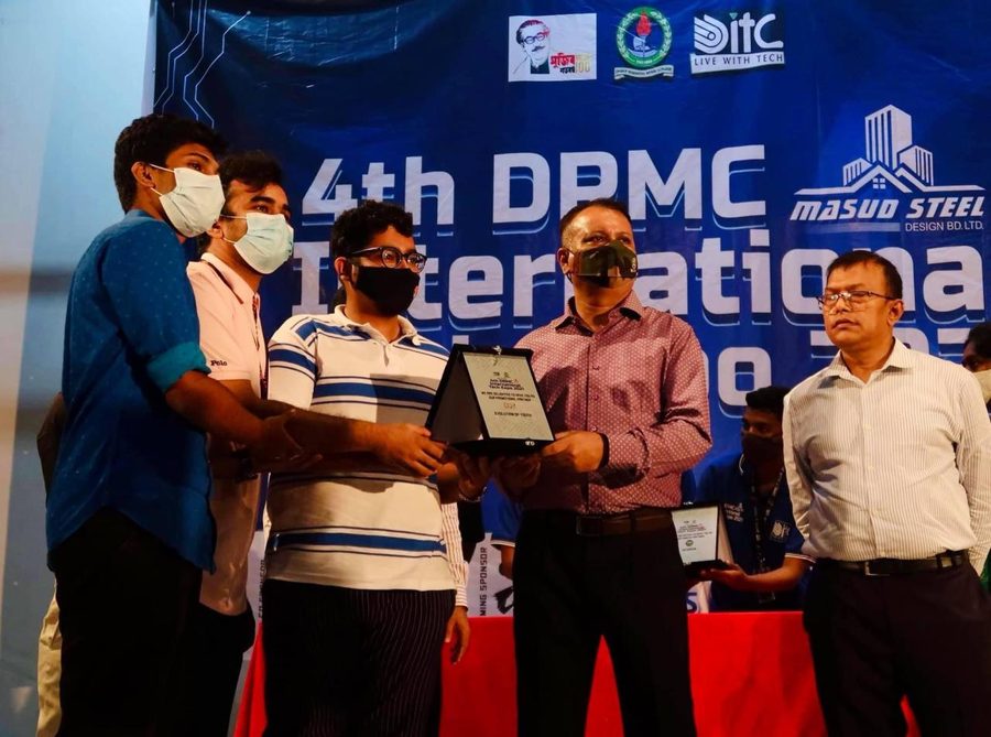 Receiving the DRMC Tech Expo award
